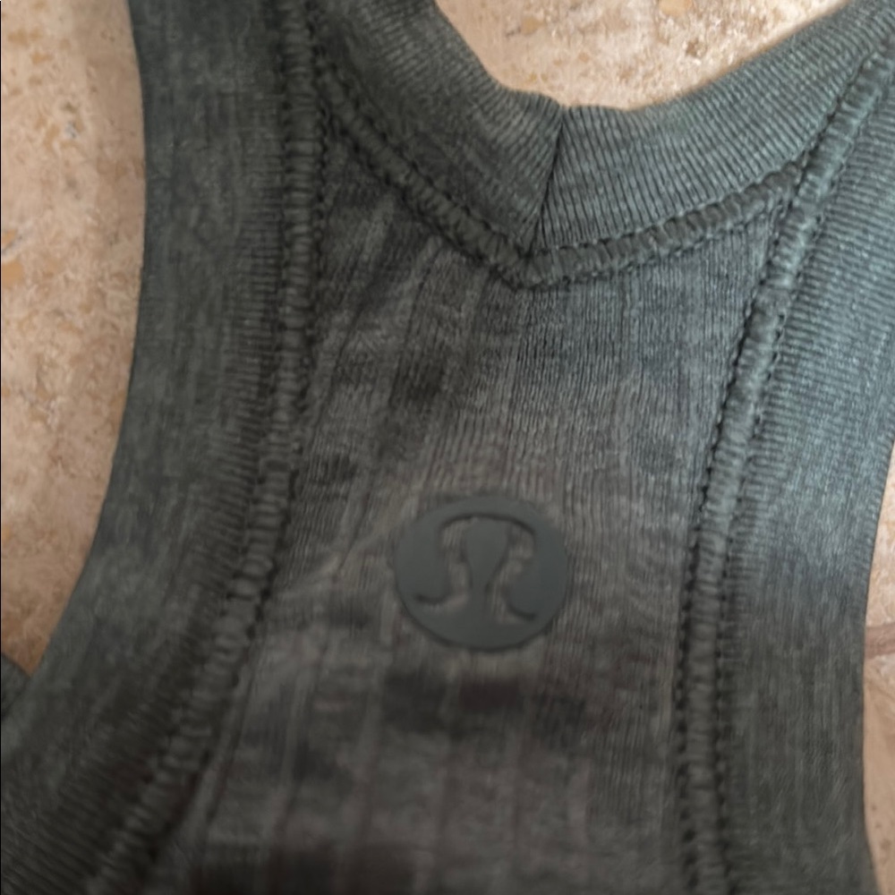 Women's Lululemon  Green Tank Top Size 10 . Nwot - Picture 3 of 4